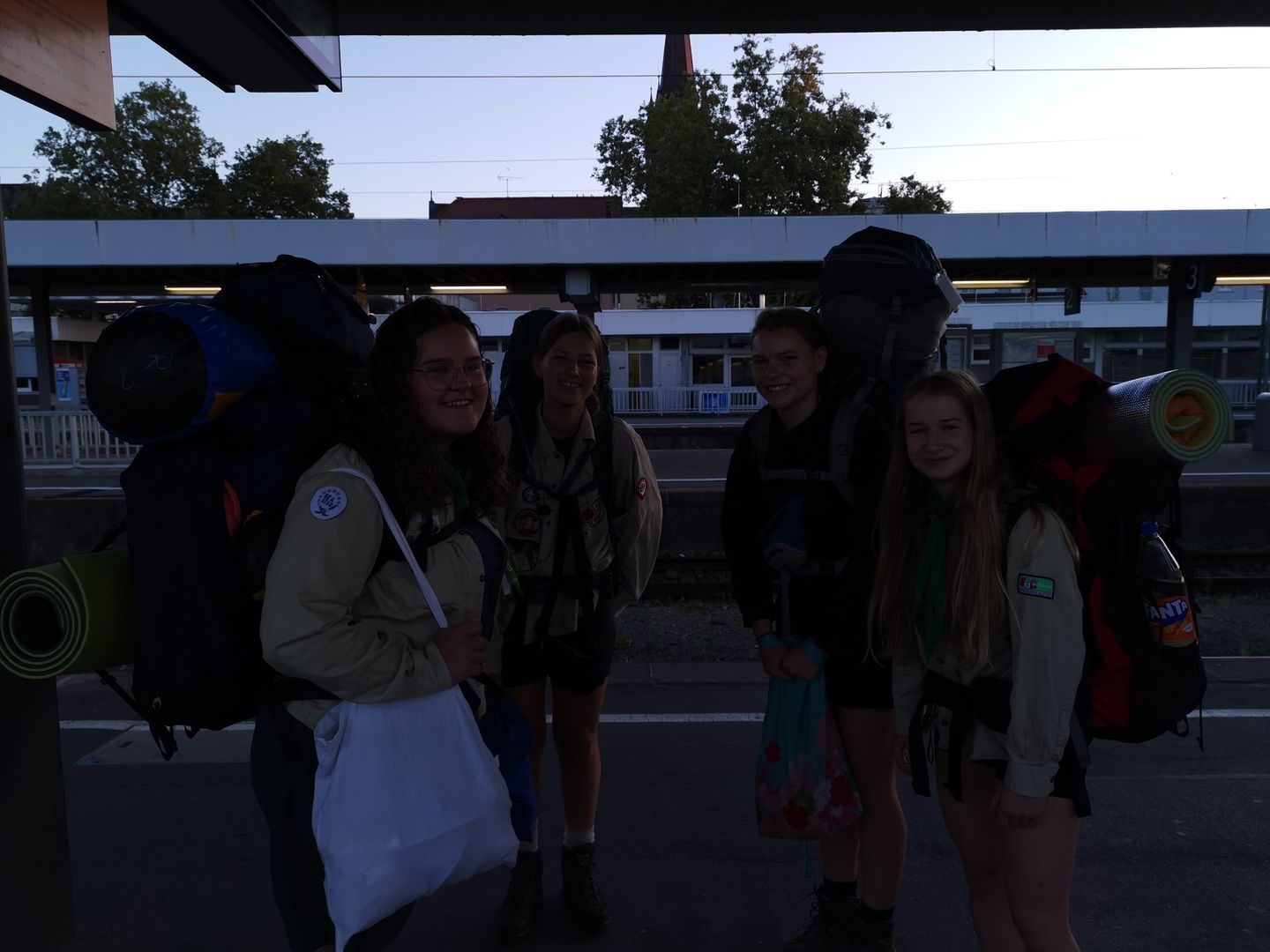 Gruppe vor der Abfahrt am Bahnhof